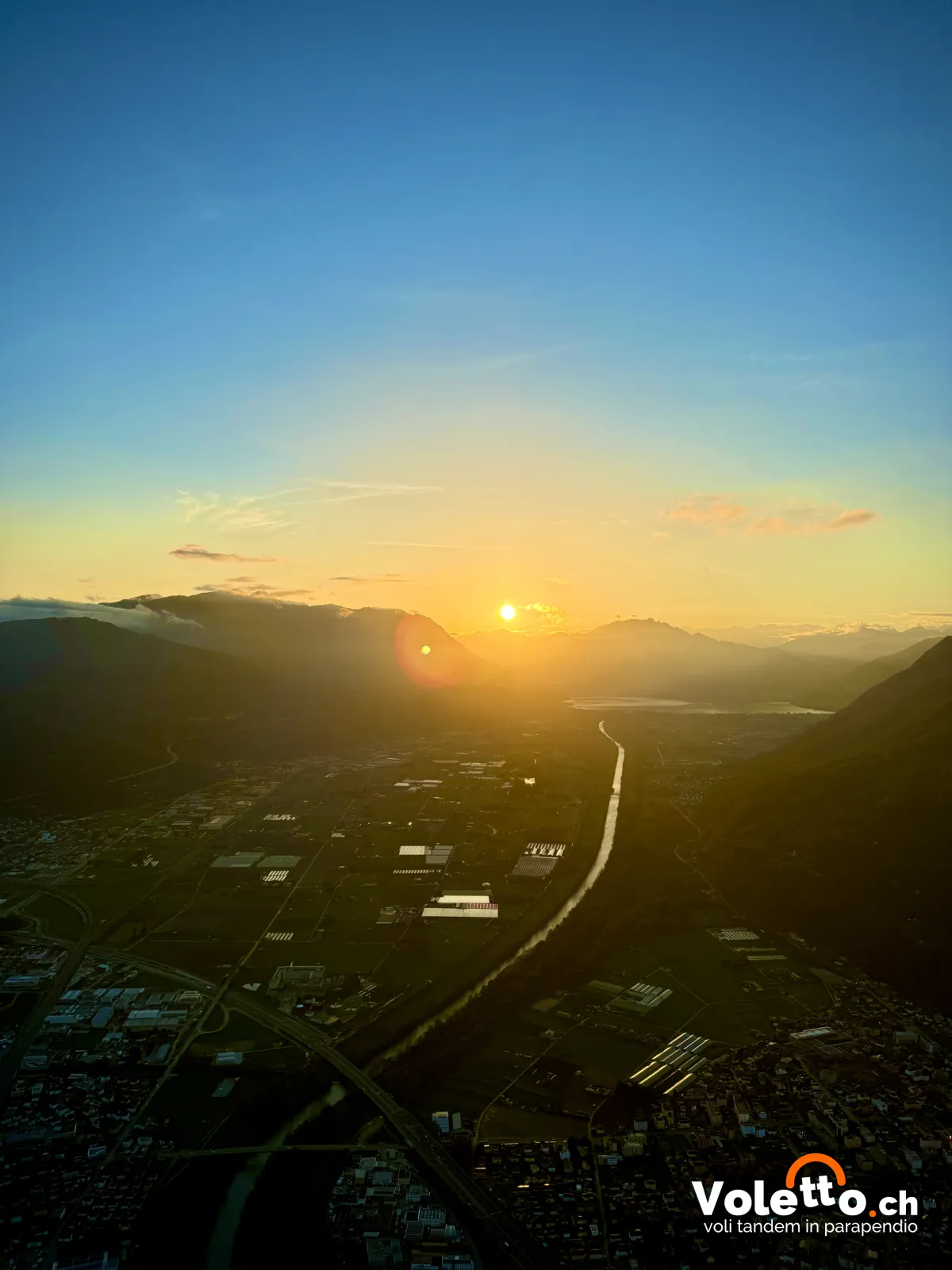 Tramonto sul Bellinzonese visto in volo