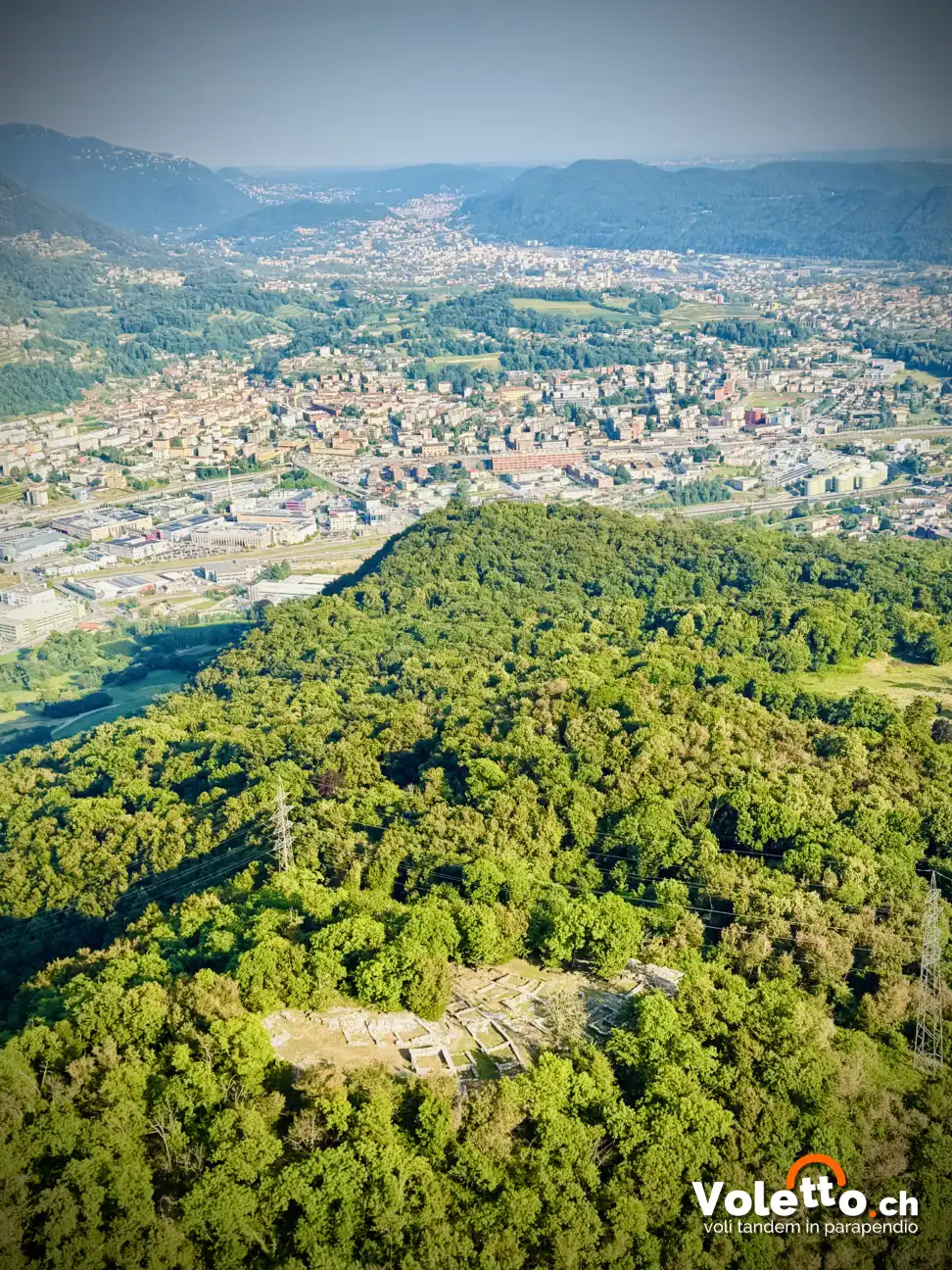 Vista aerea sui boschi di Arzo nel Mendrisiotto