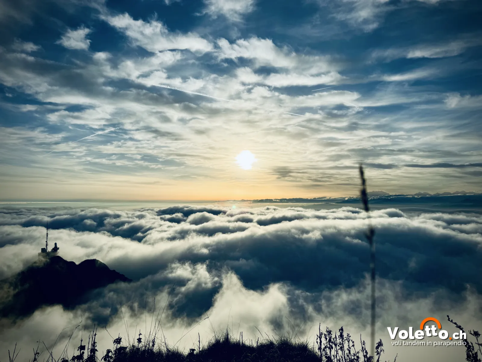 Mare di nubi al tramonto visto dal Monte Generoso