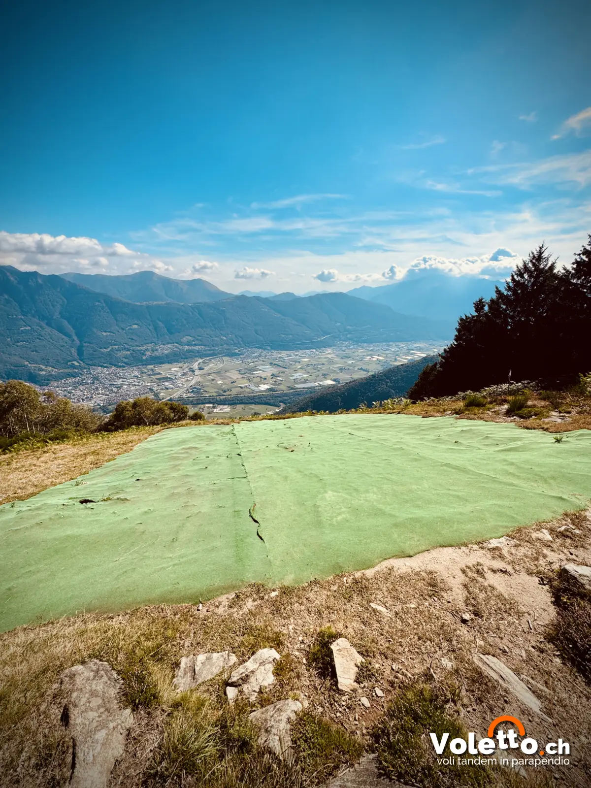 La rampa di decollo del Mornera con vista sulla valle